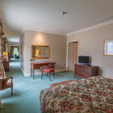 Luton Hoo Hotel, Golf And Spa Dış mekan fotoğraf A bedroom at the hotel