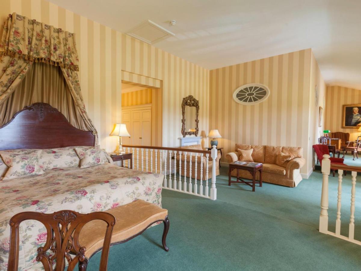 Luton Hoo Hotel, Golf And Spa Dış mekan fotoğraf A suite at the hotel