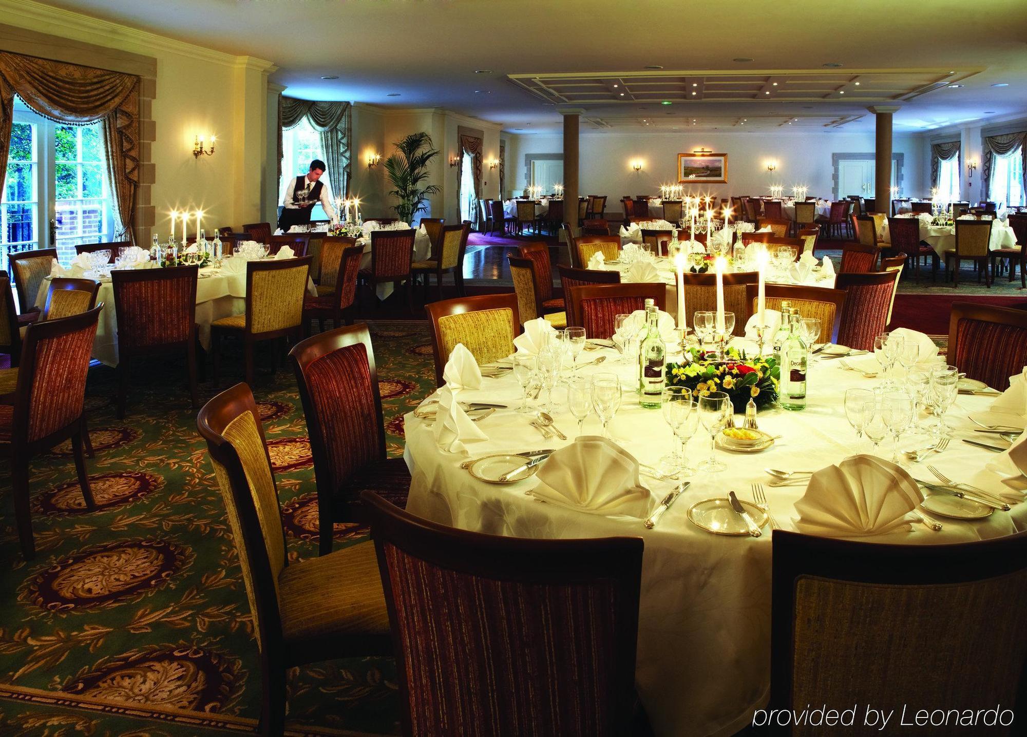 Luton Hoo Hotel, Golf And Spa Konforlar fotoğraf The ballroom at the hotel