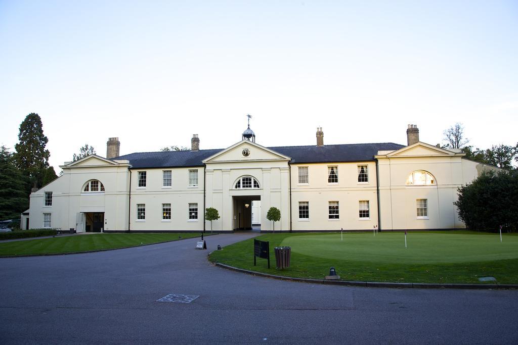 Luton Hoo Hotel, Golf And Spa Dış mekan fotoğraf The Stable, the main entrance to the Royal Lodge