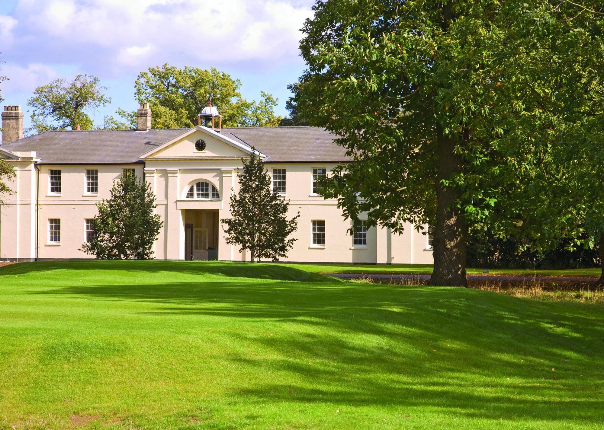 Luton Hoo Hotel, Golf And Spa Dış mekan fotoğraf The former stable courtyard