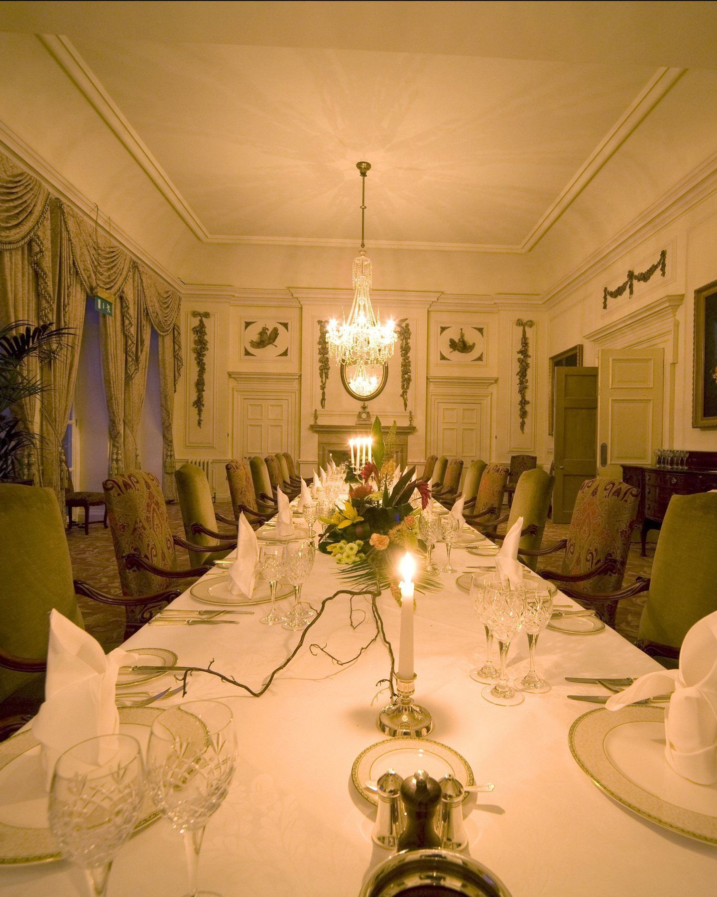 Luton Hoo Hotel, Golf And Spa Restoran fotoğraf The Long Room