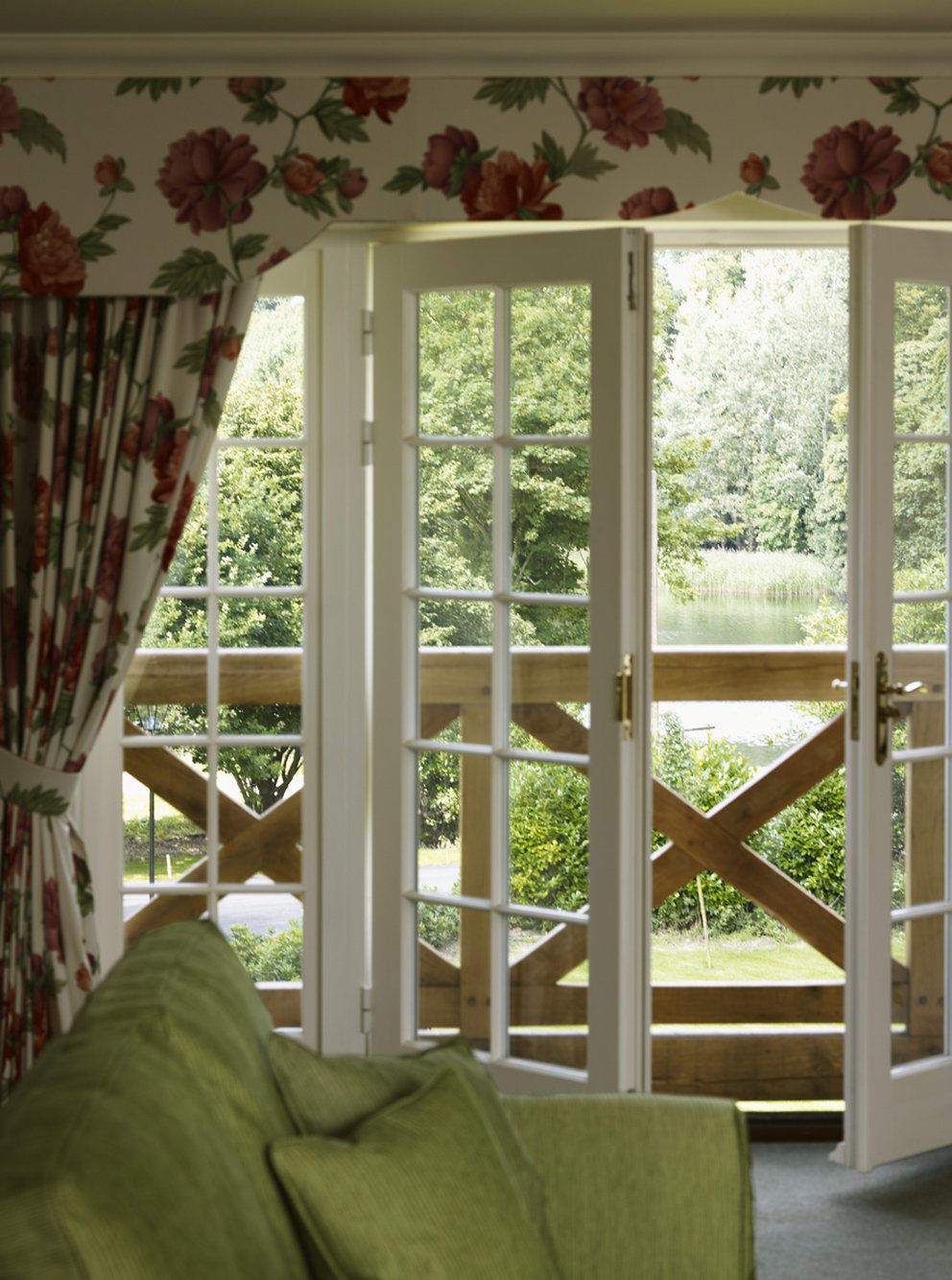 Luton Hoo Hotel, Golf And Spa Oda fotoğraf A window with double glazing
