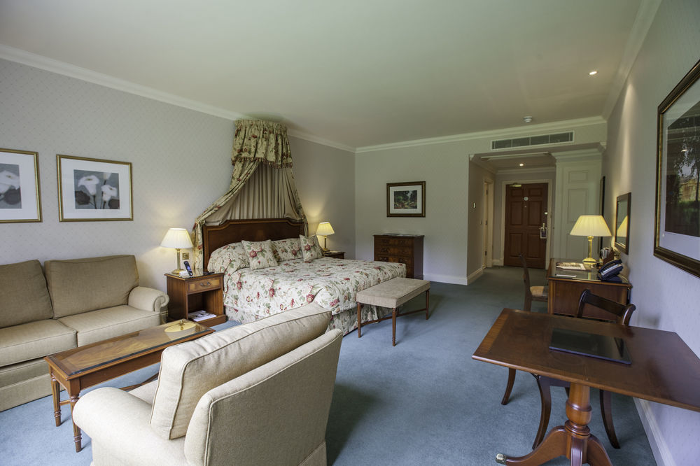 Luton Hoo Hotel, Golf And Spa Dış mekan fotoğraf A room at the InterContinental London