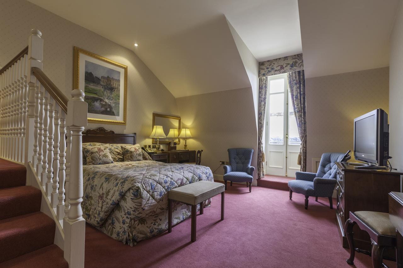 Luton Hoo Hotel, Golf And Spa Dış mekan fotoğraf A bedroom at the hotel